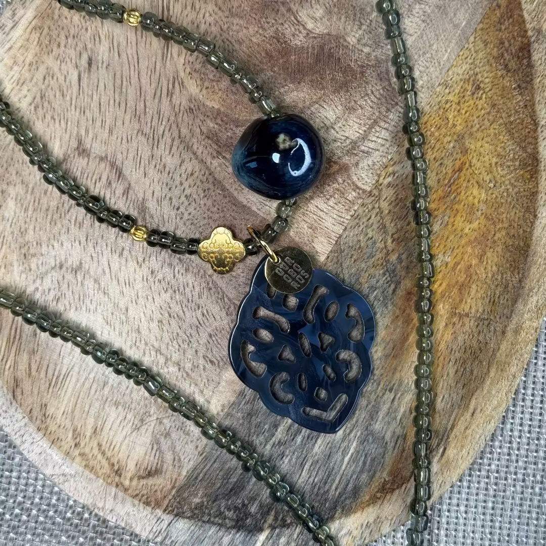 Mystic Oudh | Ketting | 4mm kraal | Hanger | Ouroboros By Soraya